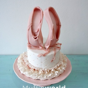 torta-decorata-compleanno-bambina-scarpette-ballo-muffinworld-milanoQ